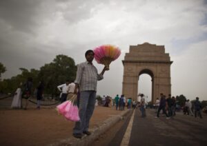 A hazy, partly cloudy sky over India Gate. Delhi will get a dry May 1, but a stronger storm system is already on its way. (Photo: Reuters)