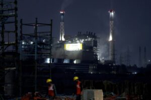 Smoke billows from the cooling towers of Torrent Power's coal-fired power plant in Ahmedabad. (Photo: Reuters)