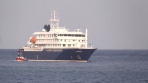 A boat beside cruise ship MV Hondius anchored off Cape Verde port. (Photo: Reuters)